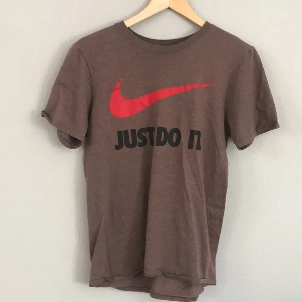 THE NIKE TEE